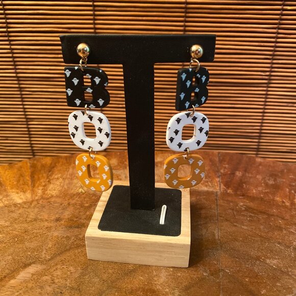 NWT "BOO" Scary Season Pierced Earrings - Picture 1 of 2